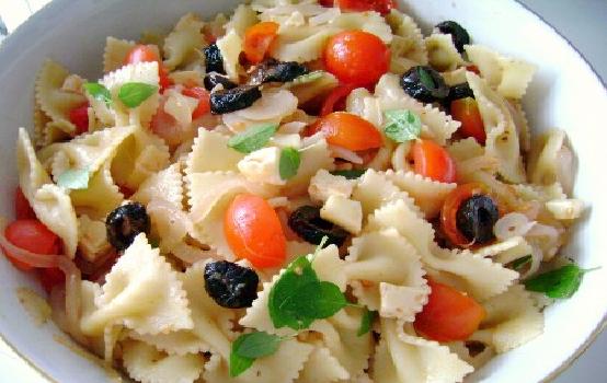 Un piatto estivo fresco e gustoso: insalata di pasta
